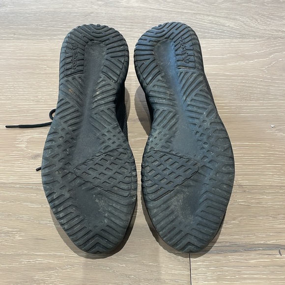 Men’s black Adidas tubular running shoes size 11.5 - Picture 4 of 4